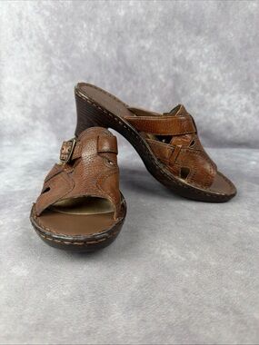Clarks Womens 5.5 Brown Leather Slide Heels Slip On Sandal Open Toe Buckle READ